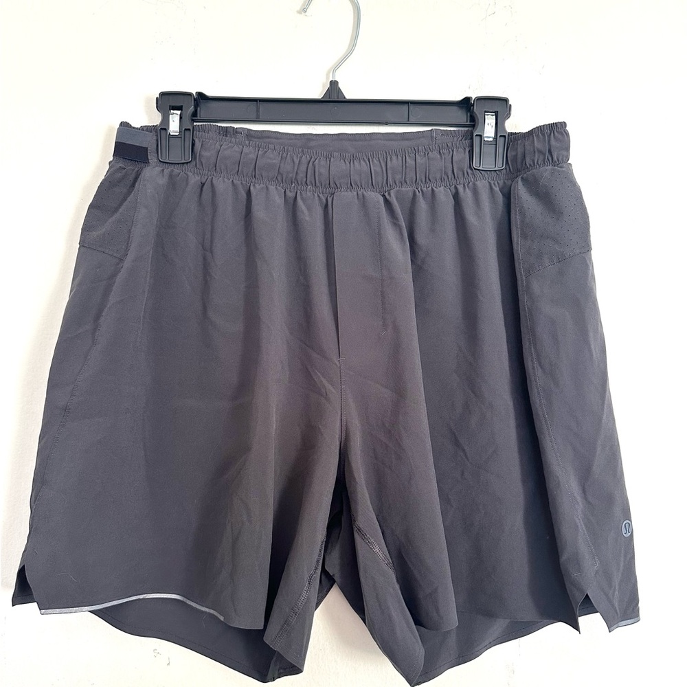Lululemon Athletica Charcoal Athletic Surge Shorts Men’s Sz M‎ with Pockets